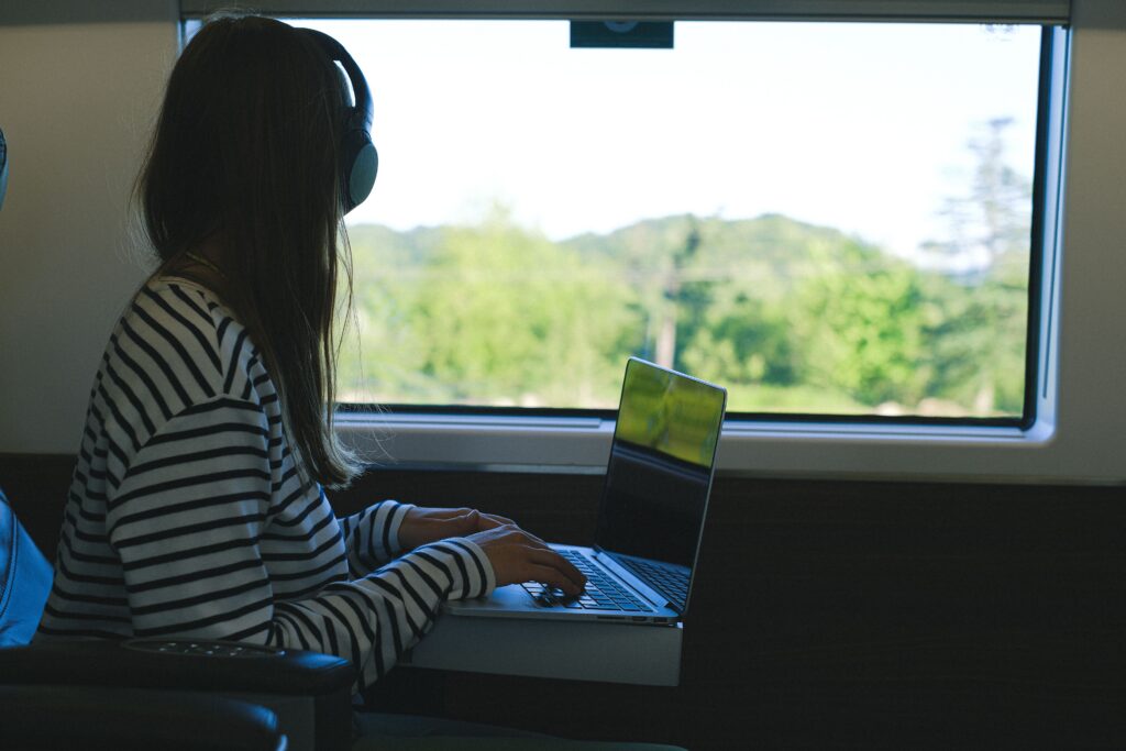 Business Travel, Client Dinners, and Recovery: Navigating Professional Life Without Alcohol